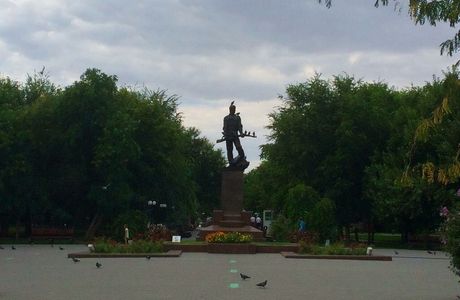 Monument Rabochiy S Vintovkoi