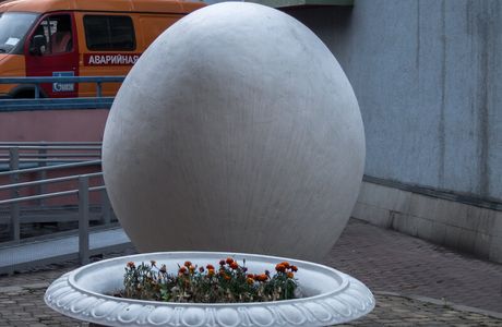 Monument to the Egg