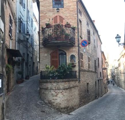 The Narrowest Alley in Italy 1