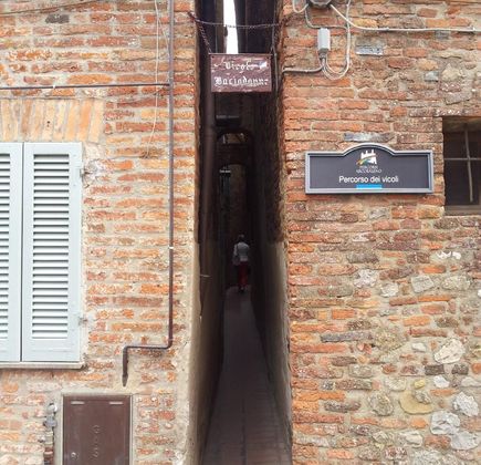 Vicolo Baciadonne 1