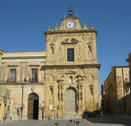 Old town centre of Naro 1