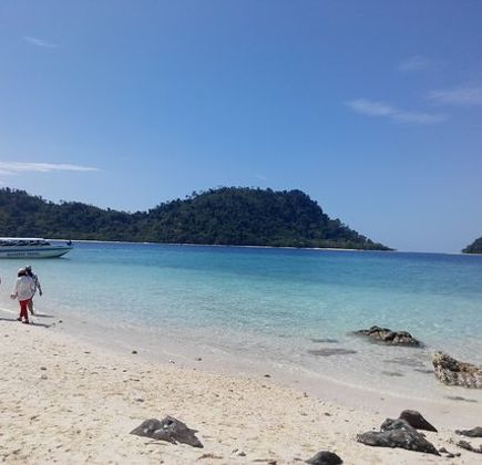 Koh Kai Rock Cave 1