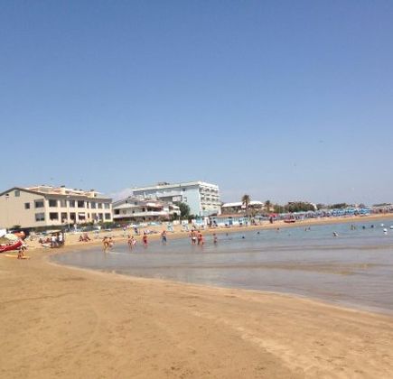 Stabilimento Balneare la Scogliera 1