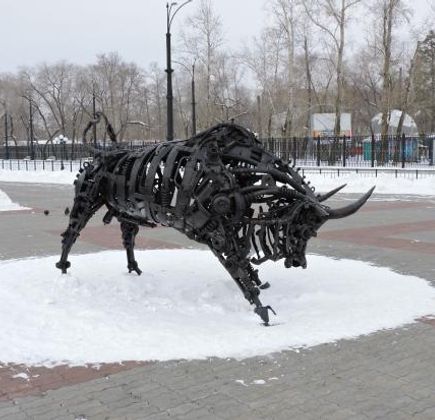 Sculpture Iron Bull 1