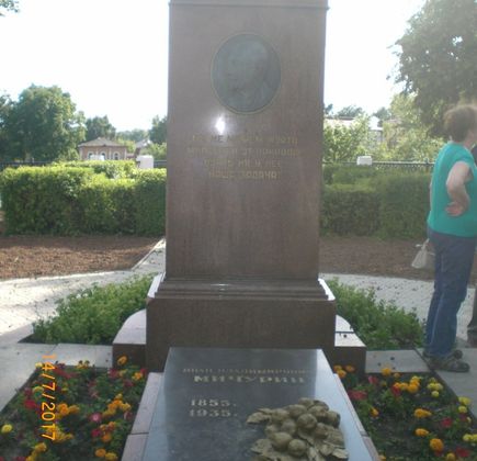 Memorial Ensemble The Grave of Michurin 1