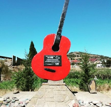 Monument to Band Kino 1