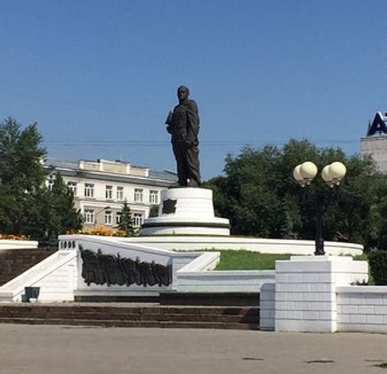 Monument to Zhukov 1