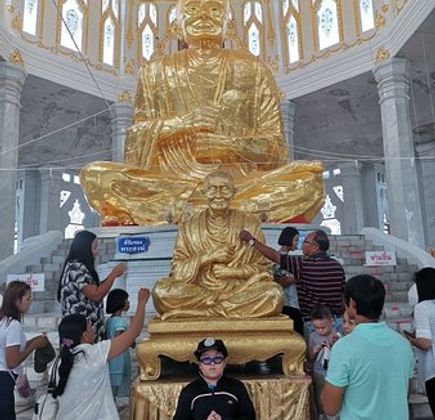 Lan Boon Mahawihan Somdet Phra Buddhacharn 1
