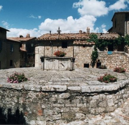 Piazza della Cisterna 2