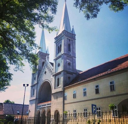 Franjevacki Samostan I Rkt. Crkva Pohodenja Marijina 1