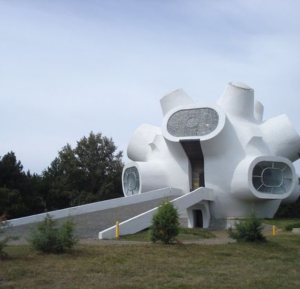 Makedonium monument 1