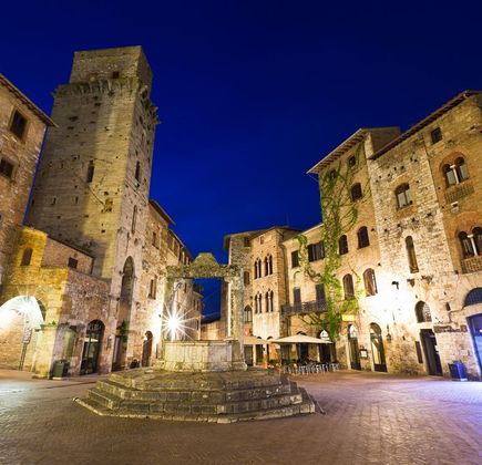 Piazza della Cisterna 1