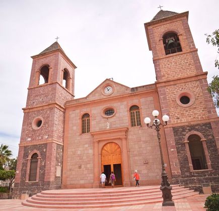 Catedral Nuestra Senora del Carmen y San Pedro Apostol 1