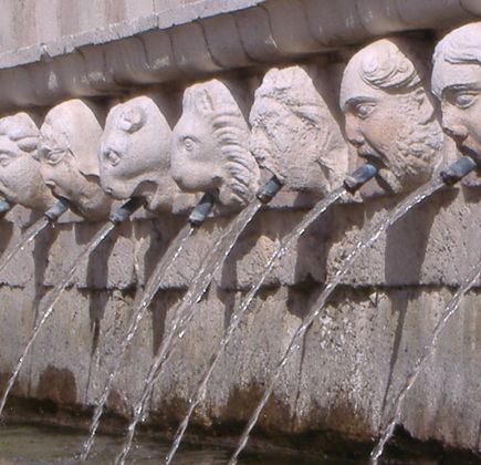 Fontana delle 99 cannelle 1