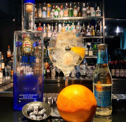Gintoneria Cocktail Bar 1