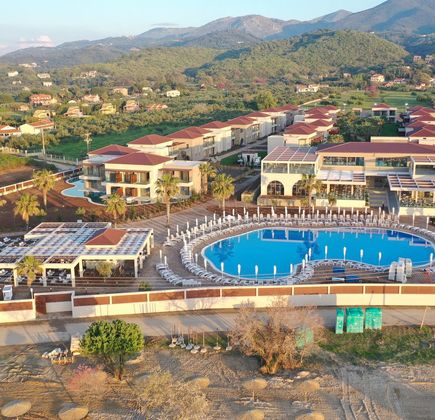 Almyros Beach Resort & SPA 1