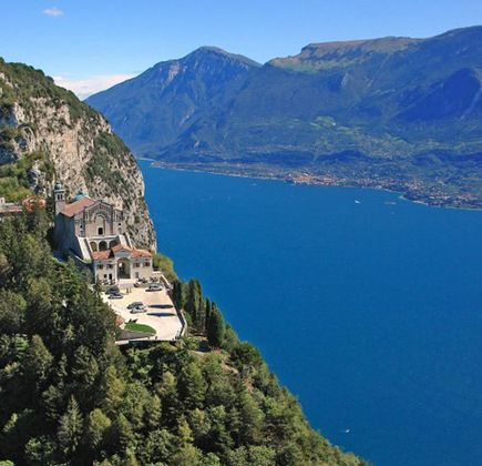 Il Santuario di Montecastello 1