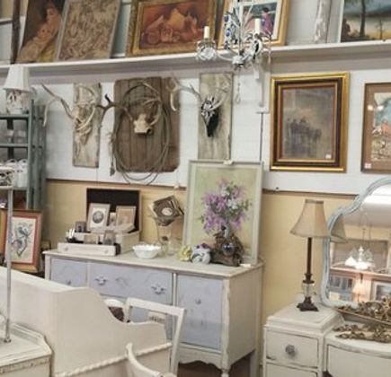 Red Queen's Attic Antiques Gifts & Collectibles 1