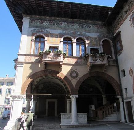Palazzo Del Ben - Conti d'Arco in piazza Rosmini 1