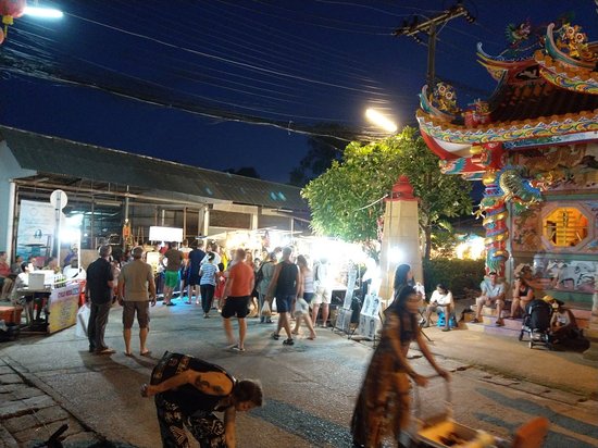 Maenam Walking Street