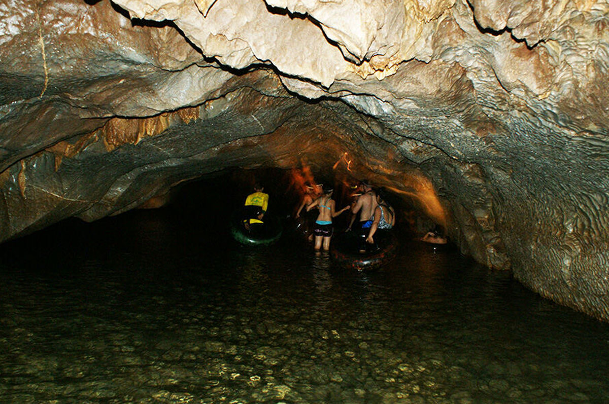 Tham Nam (Water cave)