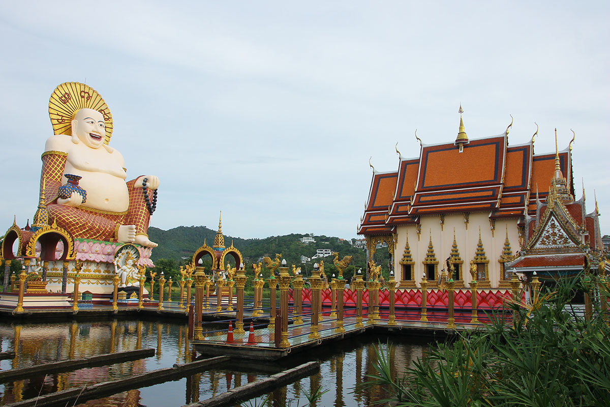 Wat Plai Laem