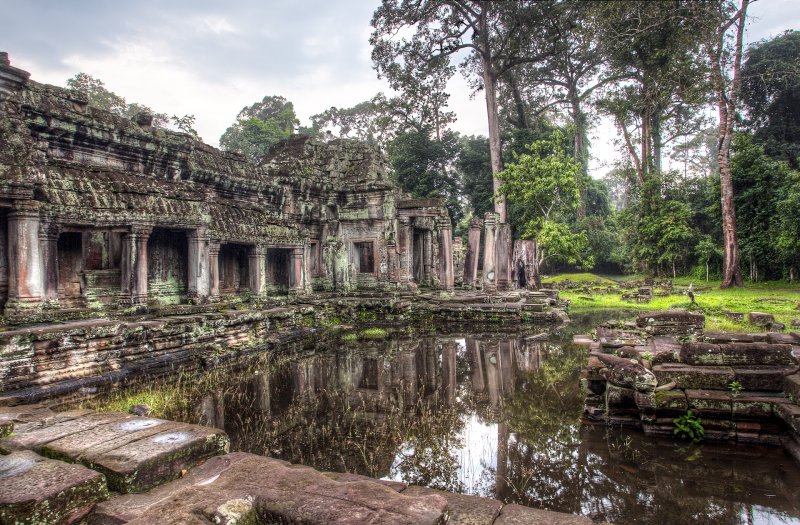 Preah Ang Thom pagoda