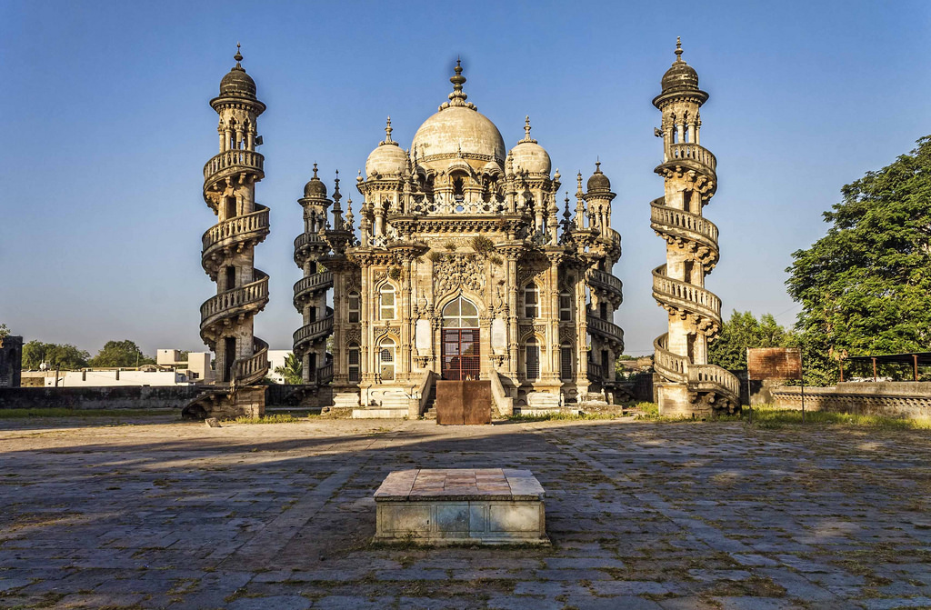 Mahabat Maqbara